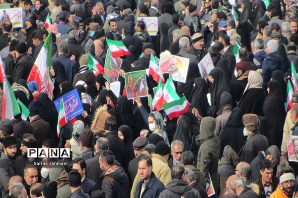 حضور آحاد مردم در راهپیمایی ۲۲بهمن در کرمانشاه