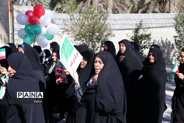 راهپیمایی مردم روستای بورکی علیا از توابع بخش خشت شهرستان کازرون در سالروز پیروزی انقلاب اسلامی