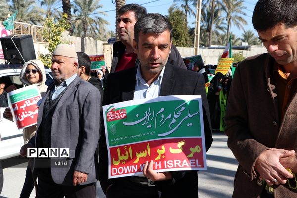 راهپیمایی مردم روستای بورکی علیا از توابع بخش خشت شهرستان کازرون در سالروز پیروزی انقلاب اسلامی