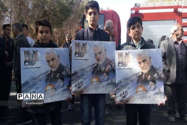 حضور پر شور دانش آموزان ابرکوه در راهپیمایی ۲۲ بهمن