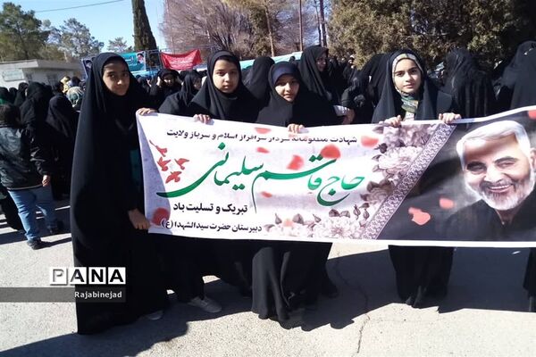 حضور پر شور دانش آموزان ابرکوه در راهپیمایی ۲۲ بهمن