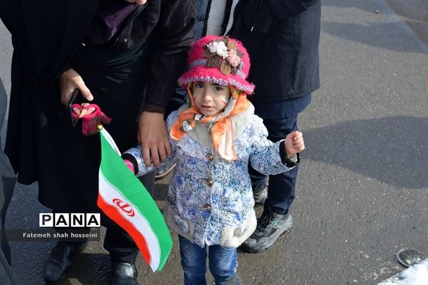 راهپیمایی یوم الله 22 بهمن در شهرستان فیروزکوه