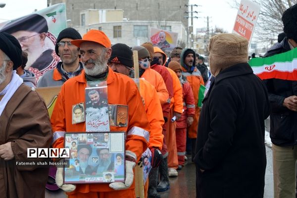 راهپیمایی یوم الله 22 بهمن در شهرستان فیروزکوه