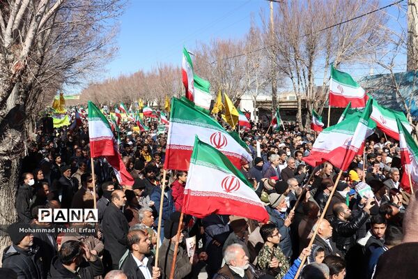 حضور حماسی مردم آباده در راهپیمایی باشکوه 22 بهمن