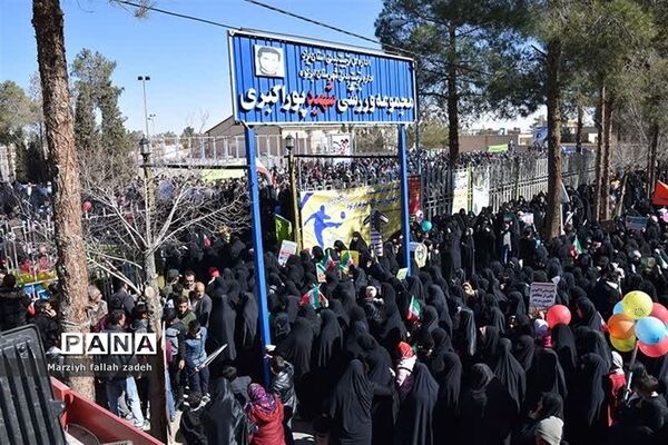 حضور حماسی مردم ابرکوه در راهپیمایی ۲۲ بهمن