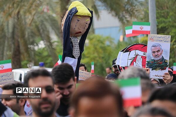 راهپیمایی 22 بهمن در جزیره کیش
