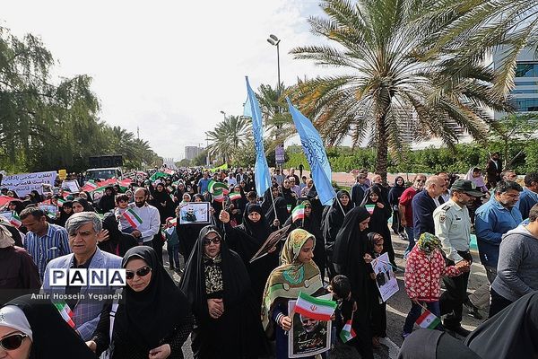 راهپیمایی 22 بهمن در جزیره کیش