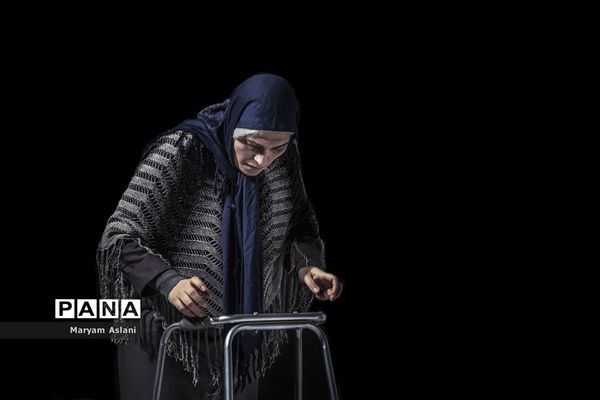 اجرای نمایش «زندگی یک رویاست«