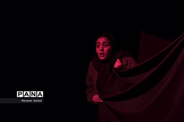 اجرای نمایش «زندگی یک رویاست«