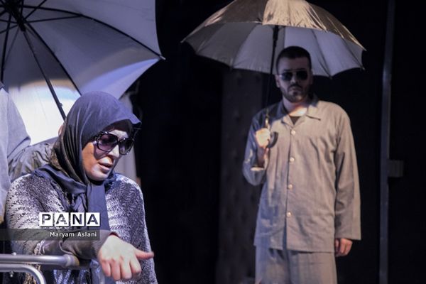 اجرای نمایش «زندگی یک رویاست«