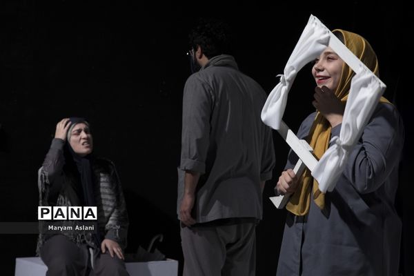 اجرای نمایش «زندگی یک رویاست«