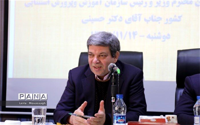 حسینی: سند جامع آموزش‌های مهارتی و فنی و حرفه‌ای برای دانش‌آموزان استثنایی تدوین می‌شود