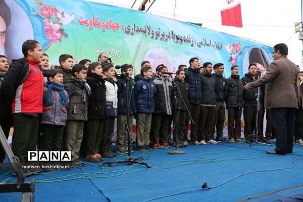 حضور پرشور فرهنگیان و دانش آموزان قزوین در راهپیمایی 22 بهمن