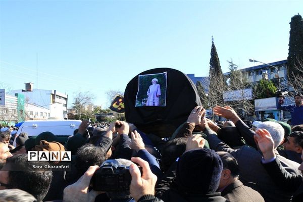 آیین تشییع و خاکسپاری پیکر آیت‌الله طبرسی