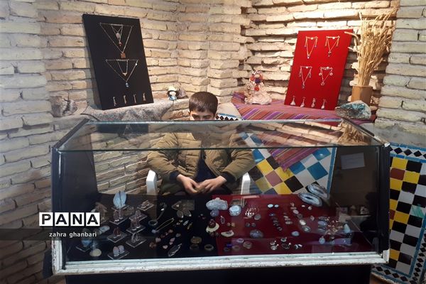 گشایش بازارچه صنایع دستی در سرای فاتح نی ریز