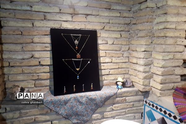 گشایش بازارچه صنایع دستی در سرای فاتح نی ریز