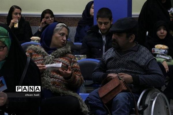 تجلیل از مادران و همسران توان یاب موفق