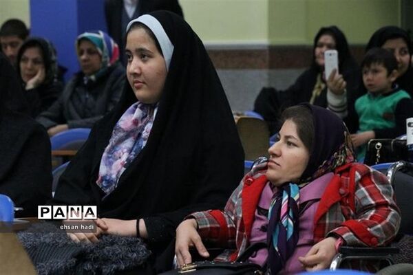 تجلیل از مادران و همسران توان یاب موفق