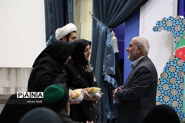 تجلیل از مادران و همسران توان یاب موفق