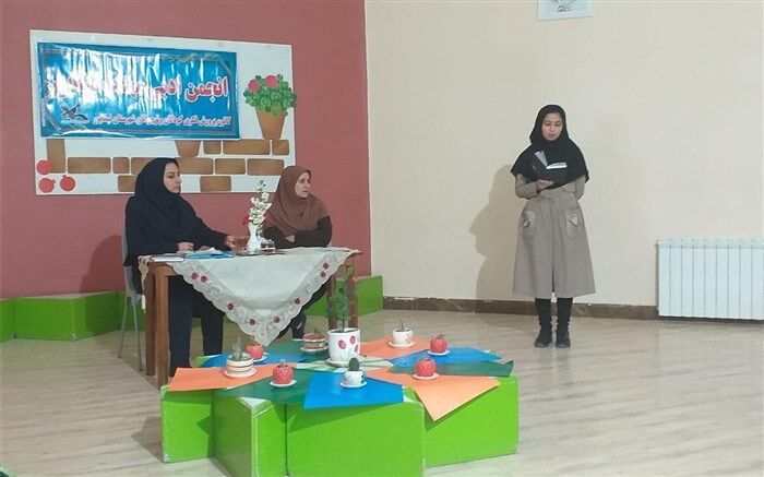 خوانش داستان کودکان ونوجوانان در انجمن ادبی مهتاب نیشابور