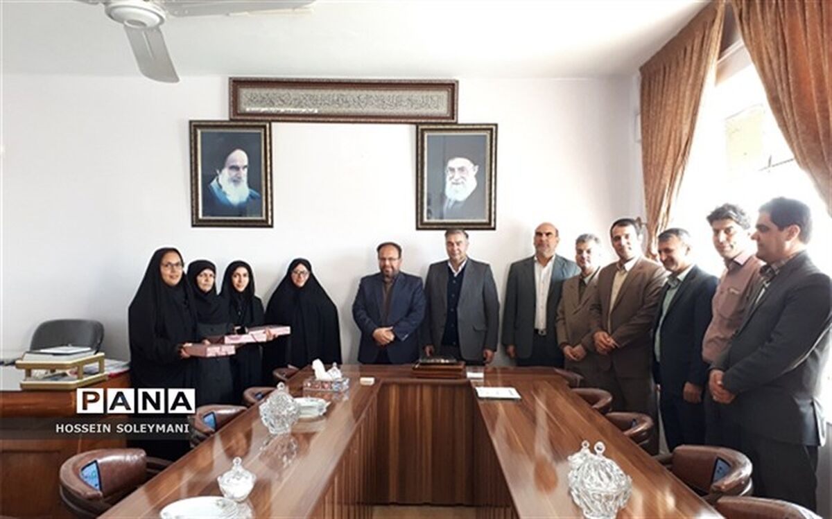 تجلیل از بانوان کارمند اداره آموزش و پرورش زبرخان