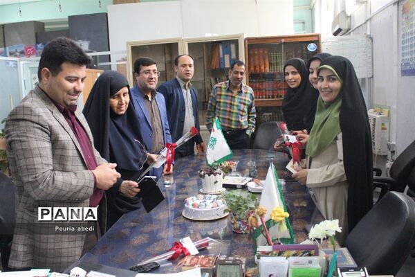 تکریم همکاران زن سازمان دانش‌آموزی استان بوشهر