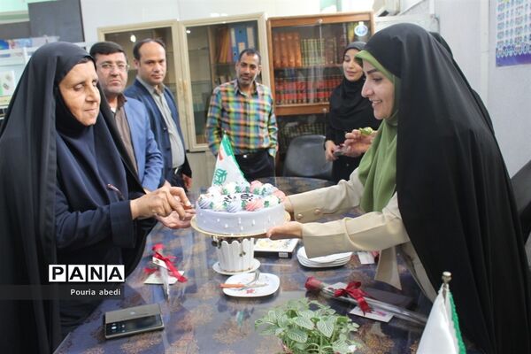 تکریم همکاران زن سازمان دانش‌آموزی استان بوشهر