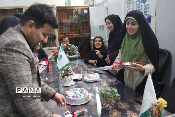 تکریم همکاران زن سازمان دانش‌آموزی استان بوشهر
