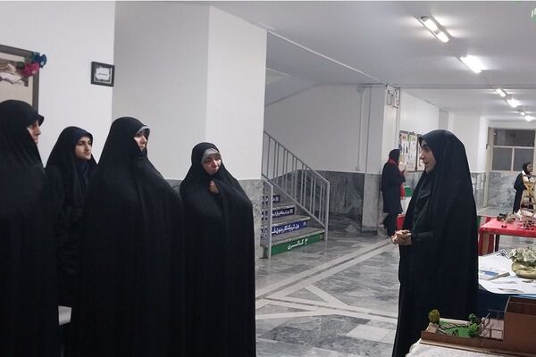 برپایی مدرسه انقلاب