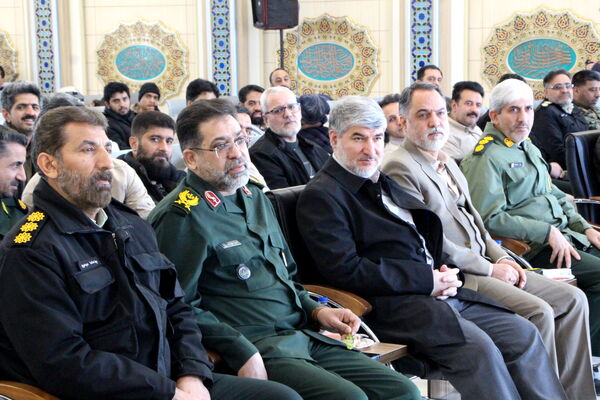 مراسم نمادین استقبال از امام خمینی (ره) در فرودگاه یزد 