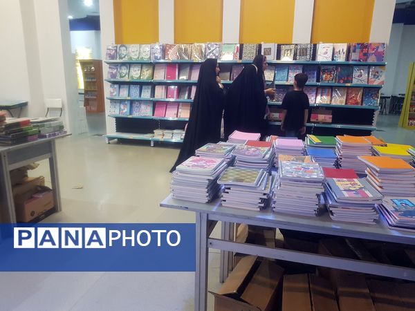 عرضه نوشت افزار ایرانی در نمایشگاه ایران نوشت حرم مطهر رضوی