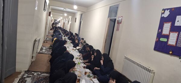 برپایی سفره افطاری در خوابگاه فضیلت فاروج