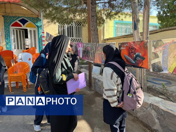 بزرگداشت هفته پدافند غیر عامل در دبیرستان شاهد هاجر