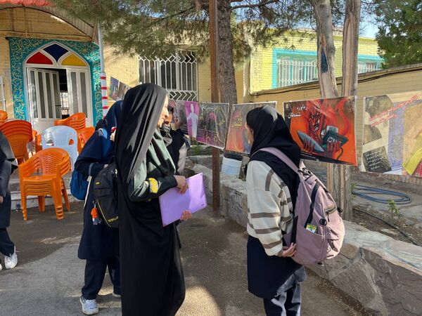بزرگداشت هفته پدافند غیر عامل در دبیرستان شاهد هاجر
