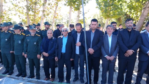 گلباران مزار شهدای اهر به‌مناسبت آغاز هفته دفاع مقدس