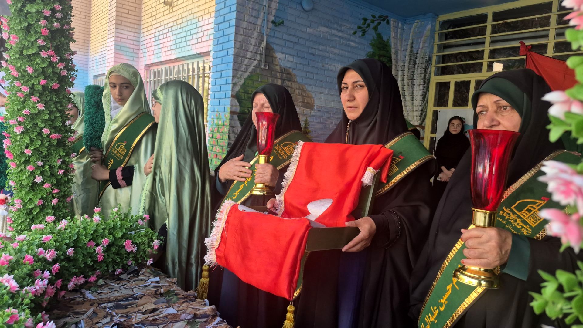 آیین افتتاح طرح مصباح الهدی با عطر پرچم حسینی در دبستان هدی