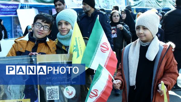 راهپیمایی یوم‌الله ۲۲بهمن با حضور پرشور مردم در استان البرز