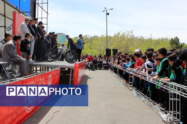 بزرگ‌ترین همایش طناب‌زنی دانش‌‌آموزی در تبریز