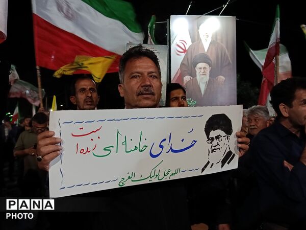 تابلو هایی بر آسمان؛ سخنانی از دل مردم تا عکس رهبری