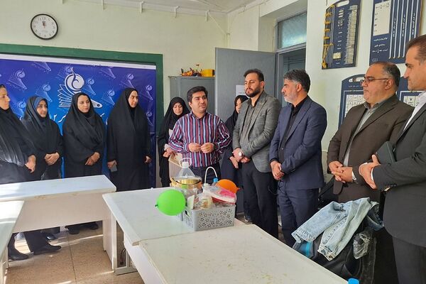 شور علمی دانش آموزان فشافویه در آیین گرامیداشت روز آزمایشگاه