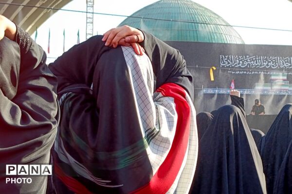 وداع آحاد مردم ایران با رهبر شهید در مصلی تهران