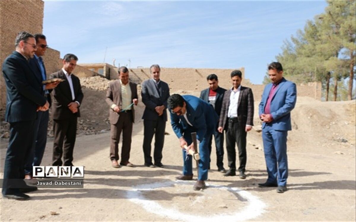 کلنگ مرکزتحقیقات و پژوهشسرای دانش آموزی فرهنگیان مروست  زده شد