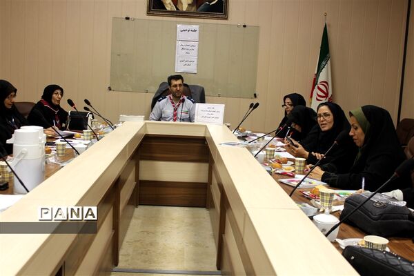 جلسه توجیهی مربیان راهنما و مربیان مدارس ویژه تشکل پیشتاز سازمان دانش‌آموزی استان البرز