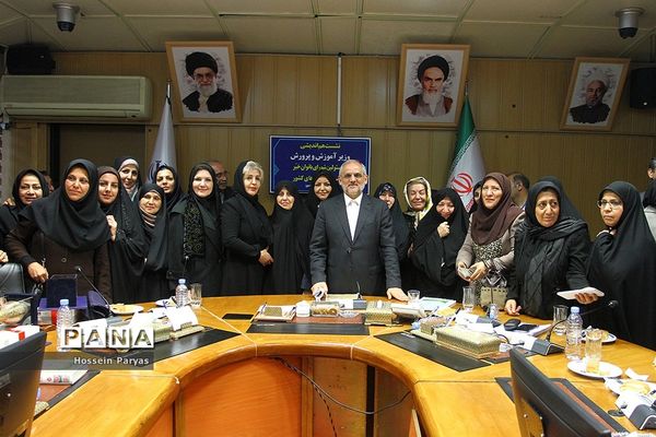 نشست هم اندیشی وزیر آموزش و پرورش با مسئولان شورای بانوان خیر مدرسه‌ساز استان‌های کشور