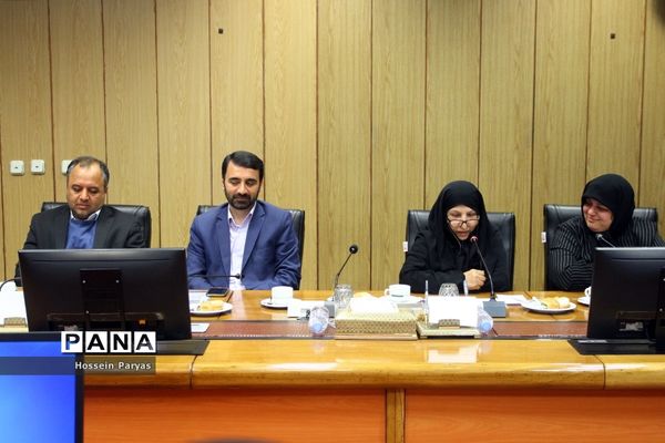 نشست هم اندیشی وزیر آموزش و پرورش با مسئولان شورای بانوان خیر مدرسه‌ساز استان‌های کشور