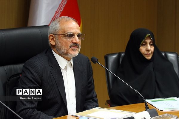 نشست هم اندیشی وزیر آموزش و پرورش با مسئولان شورای بانوان خیر مدرسه‌ساز استان‌های کشور