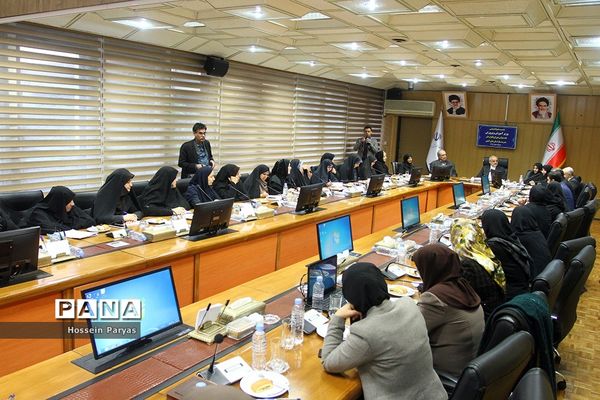 نشست هم اندیشی وزیر آموزش و پرورش با مسئولان شورای بانوان خیر مدرسه‌ساز استان‌های کشور