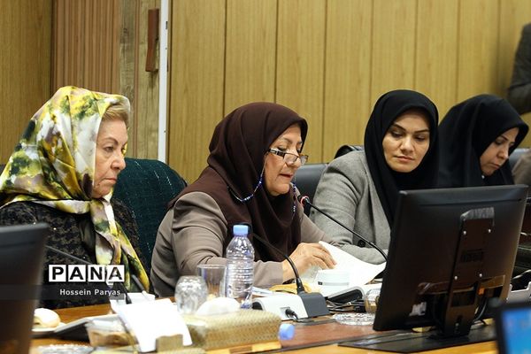 نشست هم اندیشی وزیر آموزش و پرورش با مسئولان شورای بانوان خیر مدرسه‌ساز استان‌های کشور