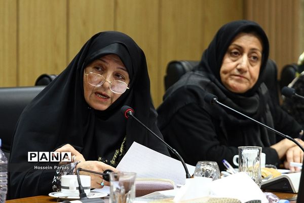 نشست هم اندیشی وزیر آموزش و پرورش با مسئولان شورای بانوان خیر مدرسه‌ساز استان‌های کشور