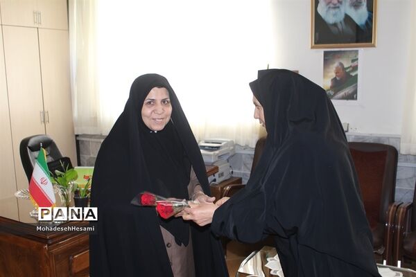 تجلیل از بانوان فرهنگی به مناسبت هفته زن
